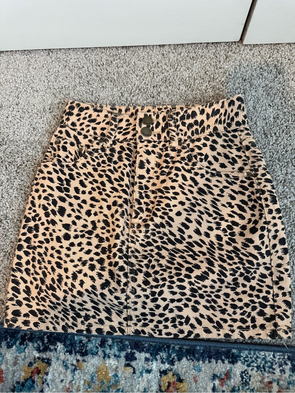 Billabong Beige and Black Leopard-Print Mini Skirt Size 24 waist